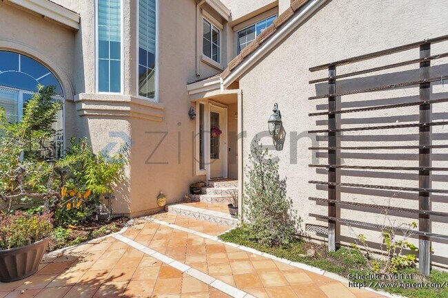 Foto del edificio - 1371 Canyon Side Ave