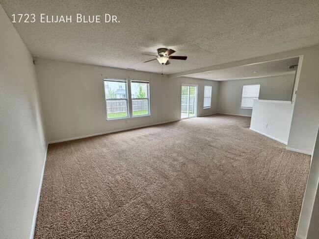 Foto del edificio - 1723 Elijah Blue Dr
