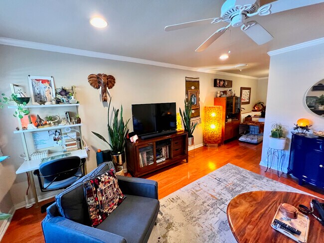 Sala de estar - 1500 East Side Dr