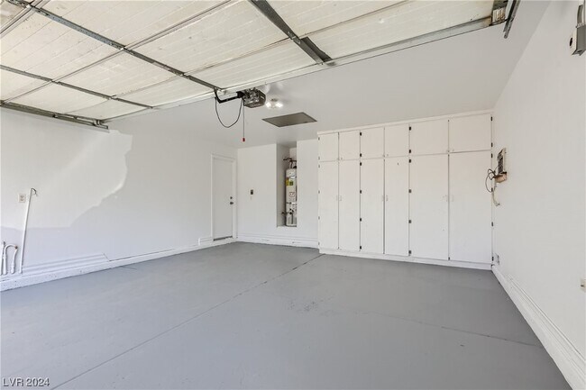 Foto del edificio - 8354 Drop Camp St