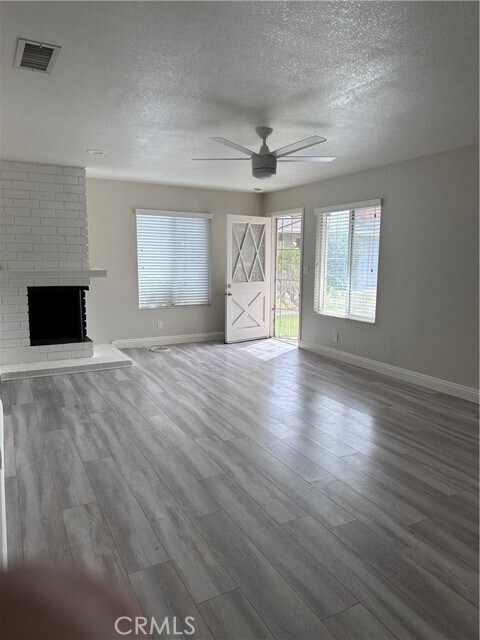 Foto del edificio - 14251 Green Valley Dr