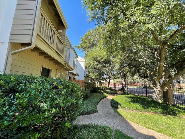 Foto del edificio - 2100 Tanglewilde St