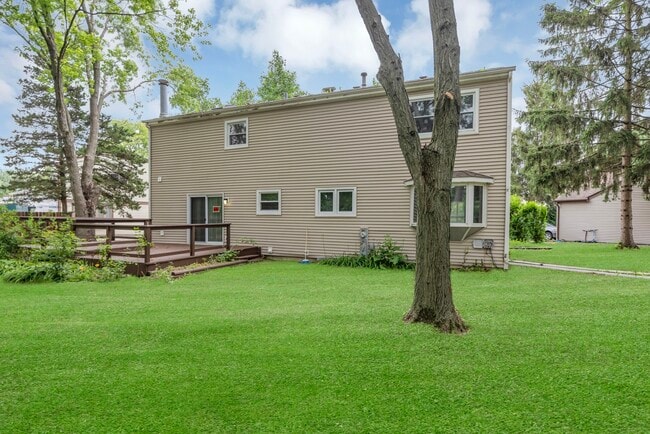 Building Photo - 30W274 Brighton Ct
