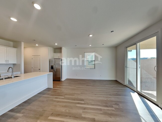 Foto del edificio - 10439 Bar Hbr St