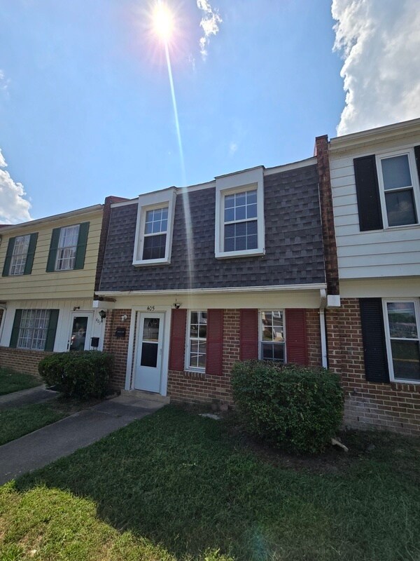 Foto del edificio - 405 Roxana Rd