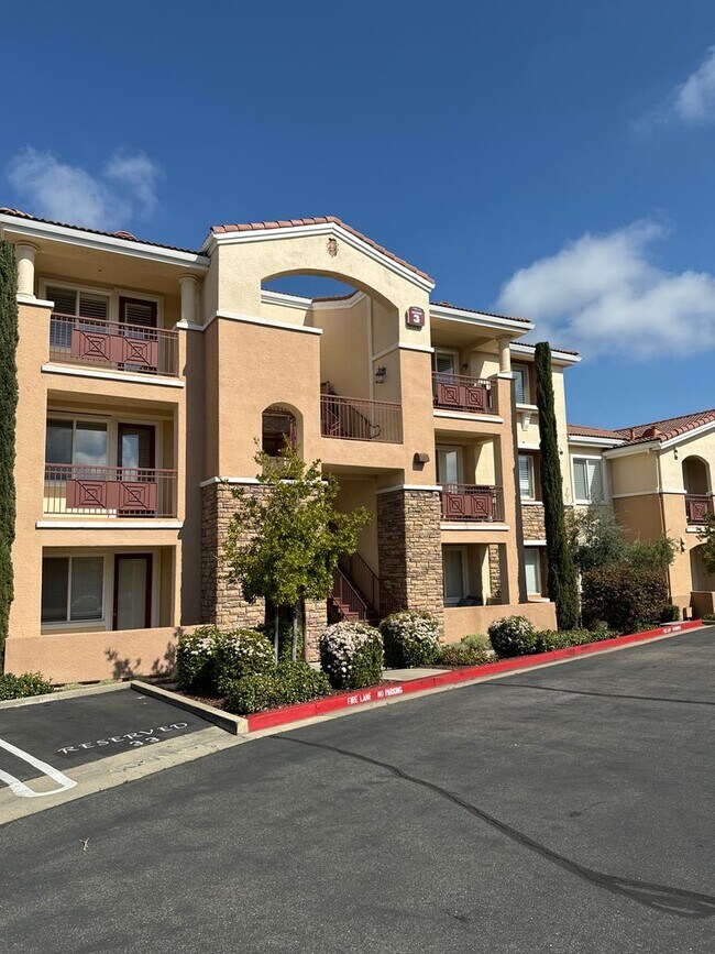 Building Photo - ONE BEDROOM UNIT AT THE PHOENICIAN IN ROSE...