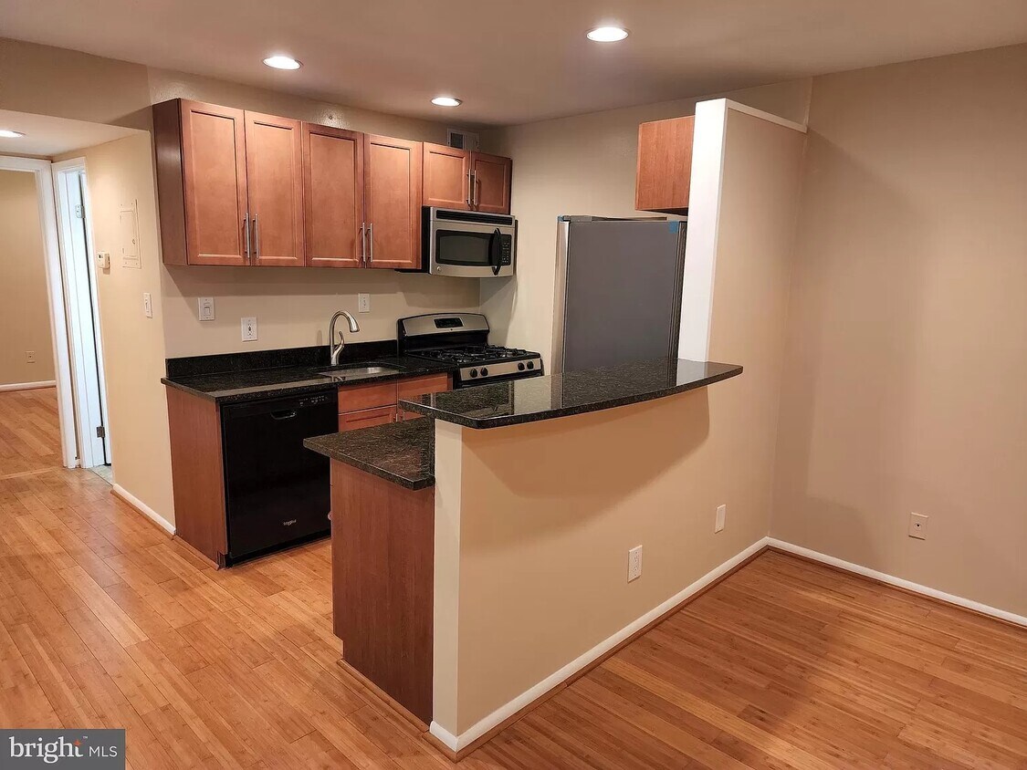 7723 Donnybrook Ct Unit 105, Annandale, VA 22003 Condo for Rent in