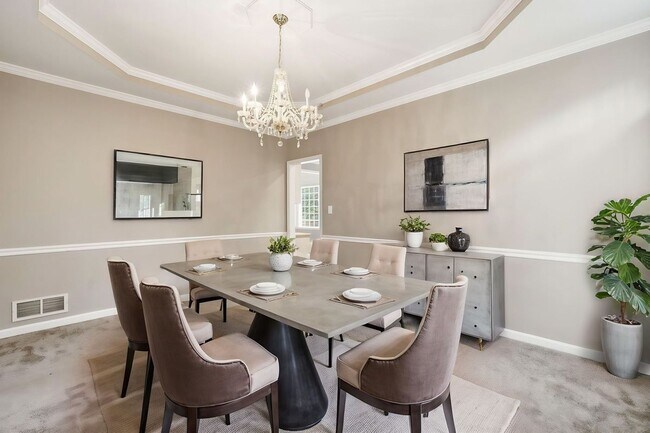 Foto del edificio - 310 Stoneleigh Dr SW