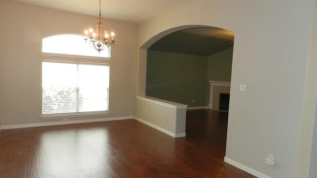 Building Photo - 613 Hickory Run Dr
