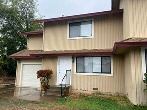 Building Photo - 4464 Pomo Cir