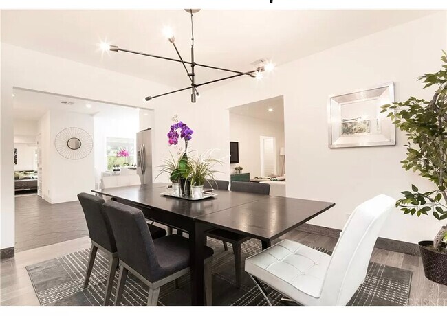 Foto del edificio - 11482 La Maida St