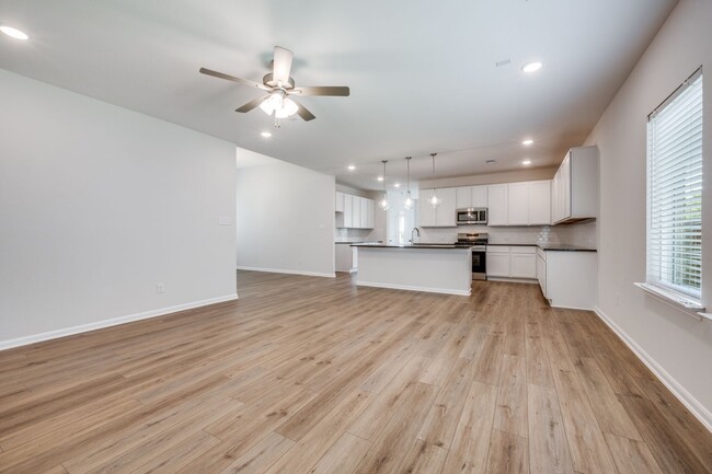 Building Photo - 4013 Bluestem Blvd