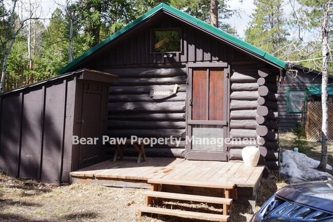 Building Photo - Cute Cabin in the Woods!!