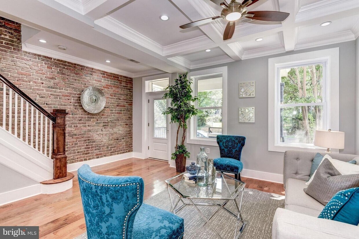 Foto principal - 2926 12th St NE