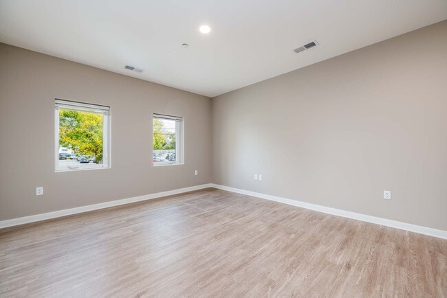 Building Photo - 5 Chestnut St