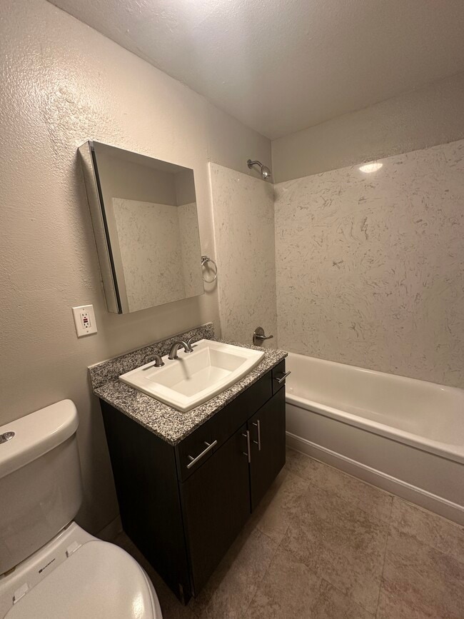 Building Photo - Flats at DeBoer Park