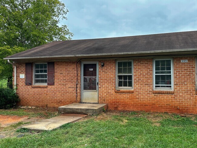 Front entrance - 185 Loch Ln