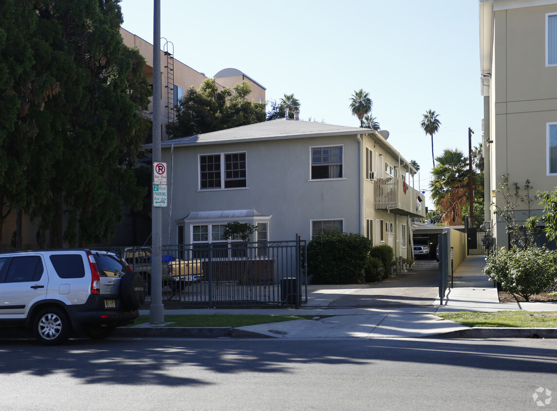 Building - 14622 Sylvan St