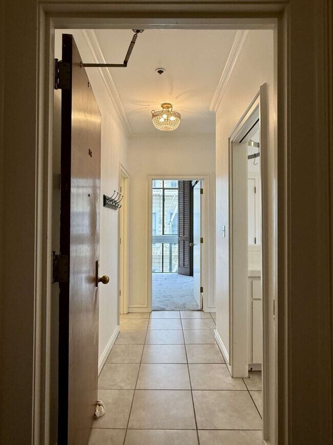 Foto del edificio - Top Floor Condo in Nob Hill