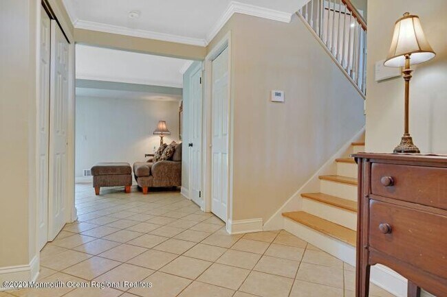 Building Photo - 10 Teabury Ln