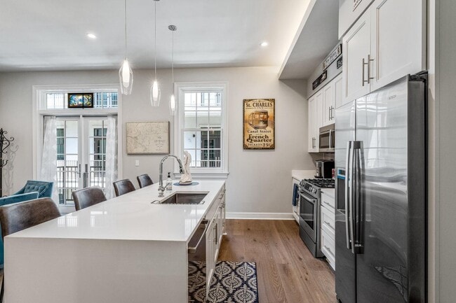 Photo - 731 St Charles Ave Apartment