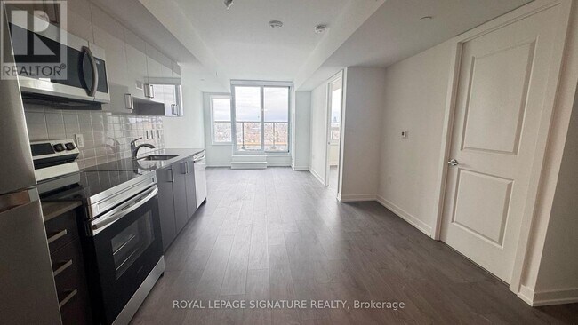 Building Photo - 556 Marlee Ave