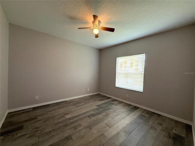 Building Photo - 4 Rosecroft Ln