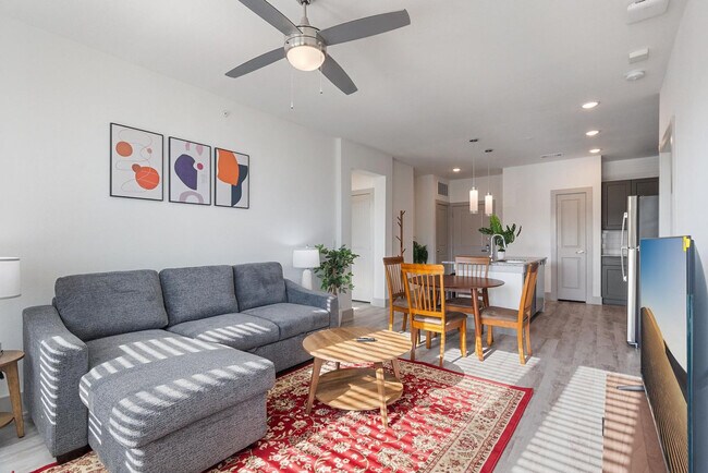 Foto del edificio - 12100 1/2 Ferrystone Glen Drive-SI ID1343248P