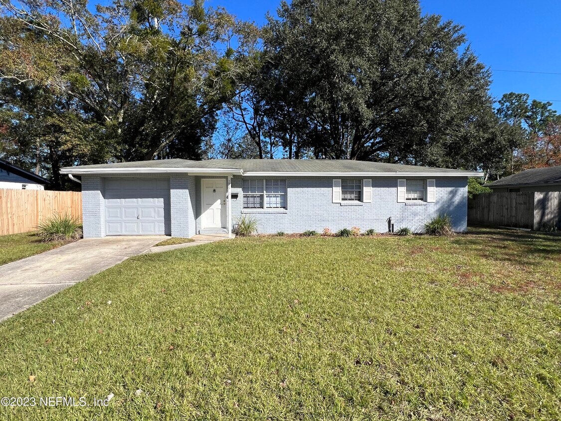 Primary Photo - 7635 Praver Dr E