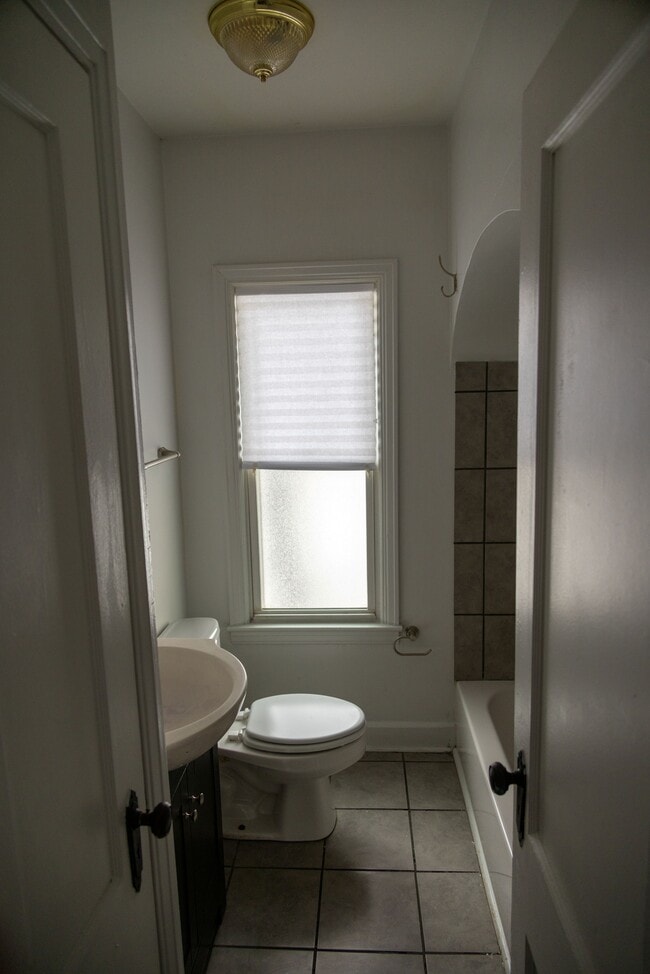 Building Photo - 1627 N Tibbs Ave