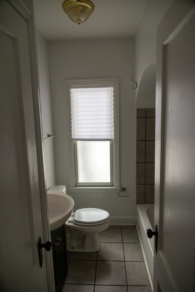 Foto del edificio - 1627 N Tibbs Ave