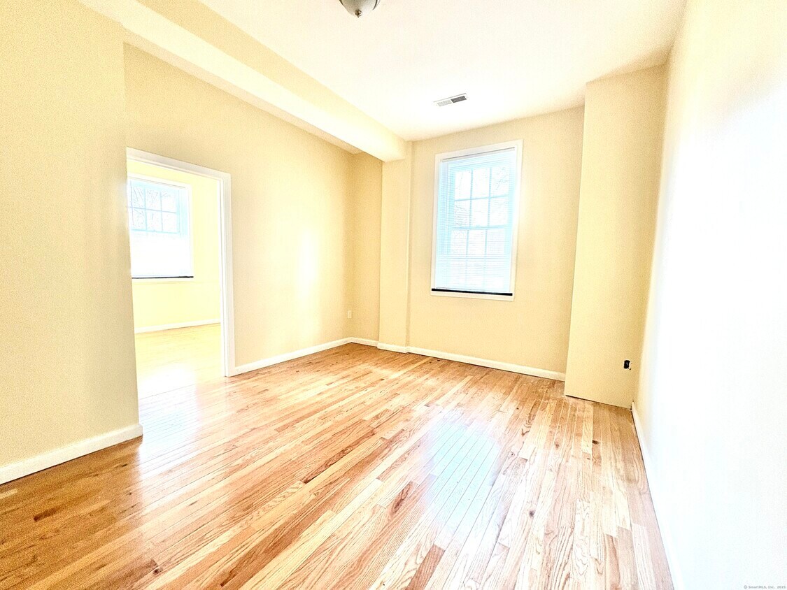 Foto principal - 135 W Main St