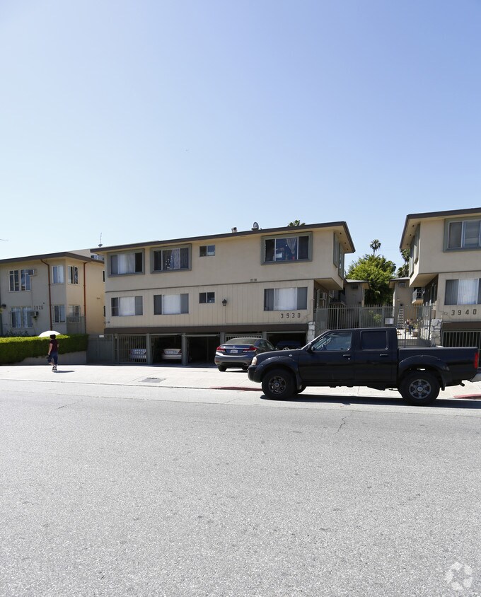 Building Photo - 3930 Ingraham St