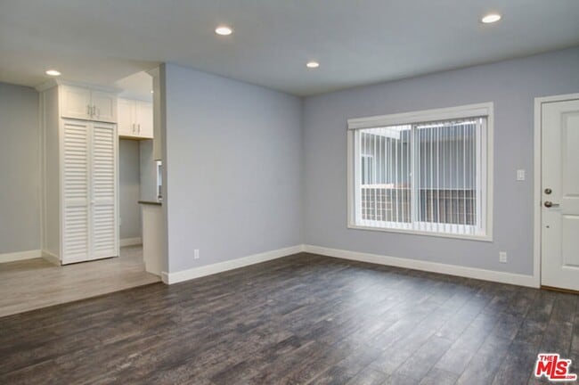 Building Photo - 1451 E Wilson Ave