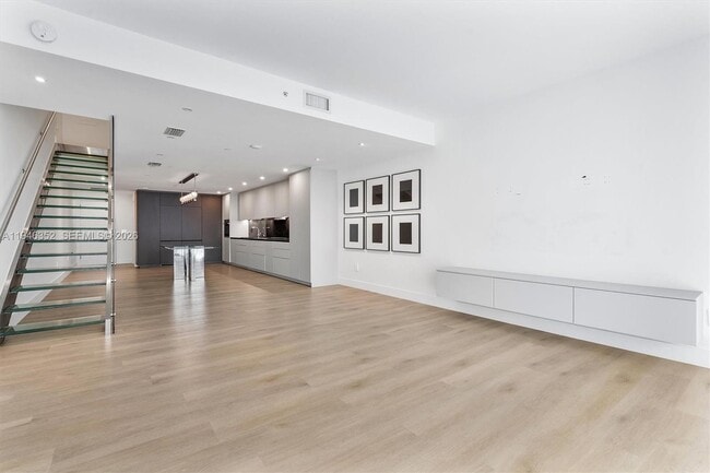 Foto del edificio - 2950 NE 188th St