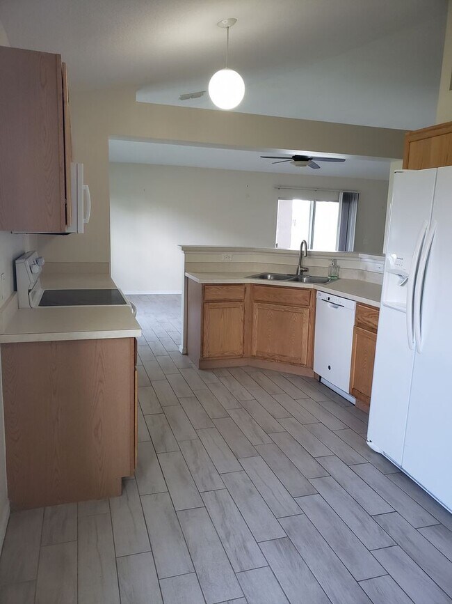 Foto del edificio - 2735 Suncoast Lakes Blvd