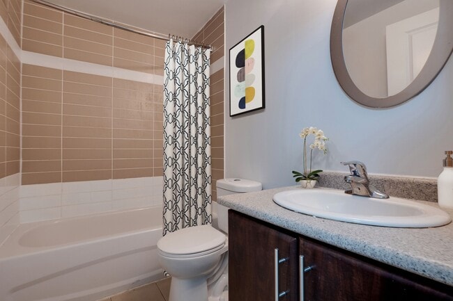 Building Photo - 383 Albert St