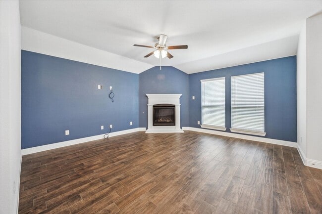 Building Photo - Cute 3 bedroom, 2 bath with study