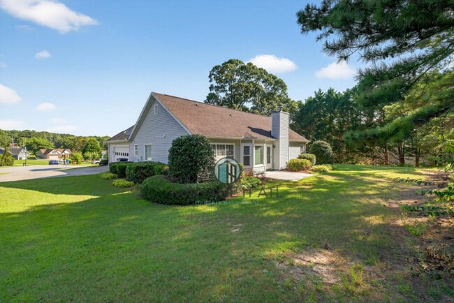 Building Photo - Meticulously maintained 3 Bedroom ranch ho...