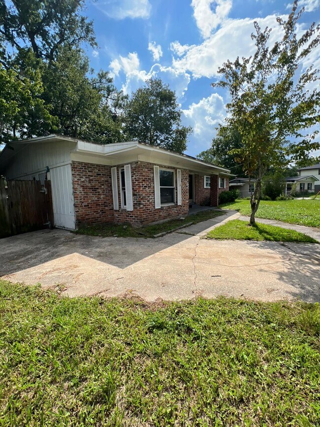 Building Photo - 5450 Juno Dr