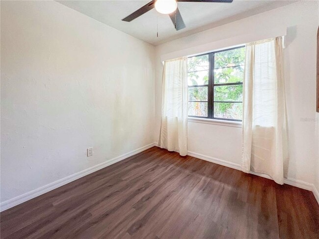 Building Photo - 2880 Sequoia Ln