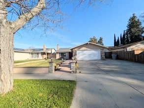 Building Photo - 130 Avenida Espana