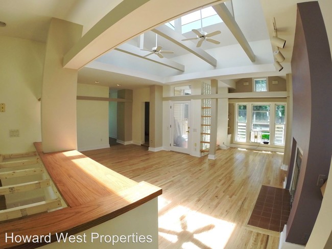 Building Photo - 5444 Claybourne St