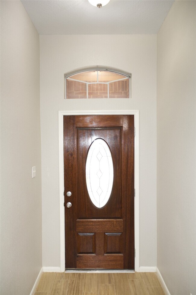 Building Photo - 14434 Long Meadow Dr