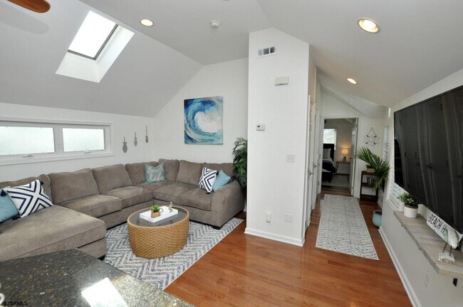 Foto del edificio - 104 N Dudley Ave