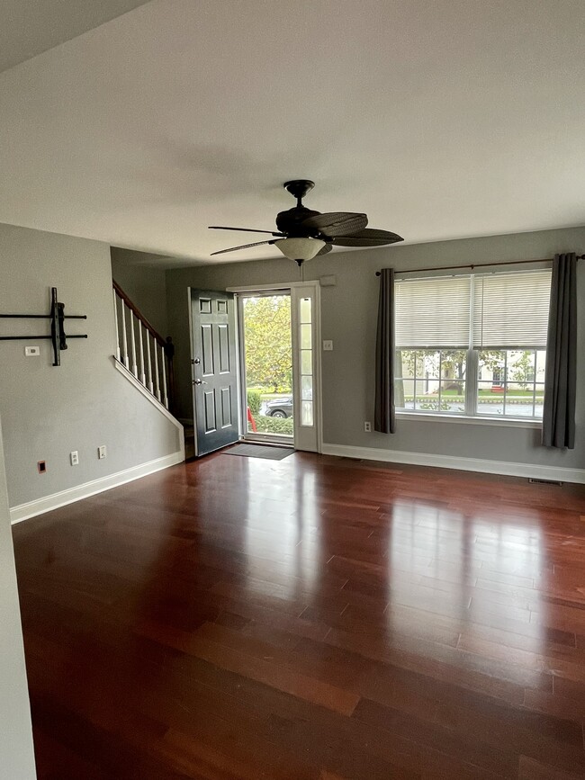 Living room - 5401 Rinker Cir