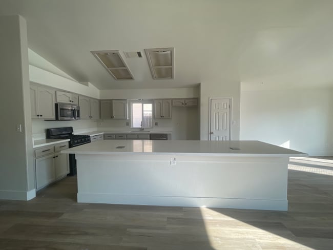 Building Photo - 3713 White Sands Dr