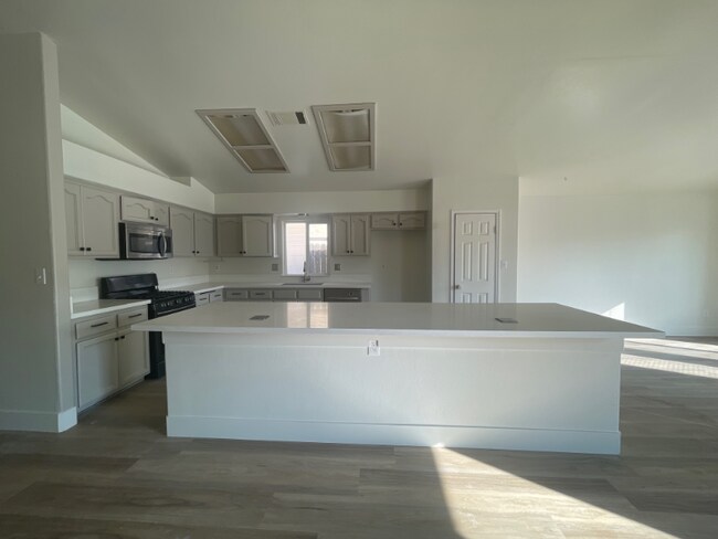 Foto del edificio - 3713 White Sands Dr