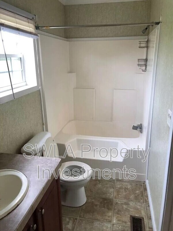 Building Photo - 4015 Wildflower Dr