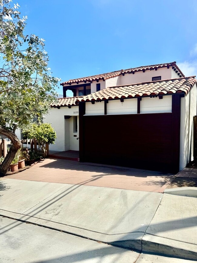 Building Photo - Stunning 2 story home with Spanish style a...